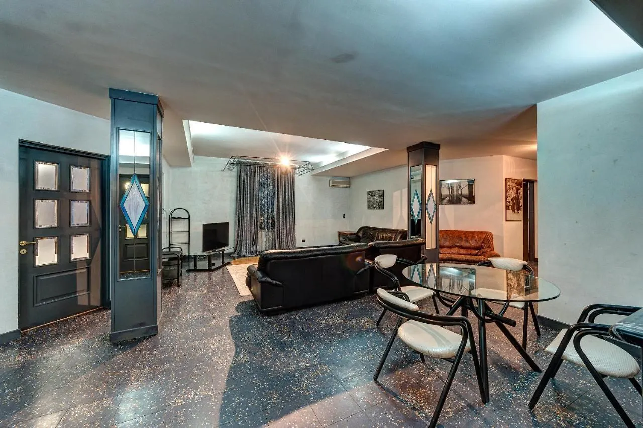Apartments on Mykilsko-Botanichna St, 14 Kijów