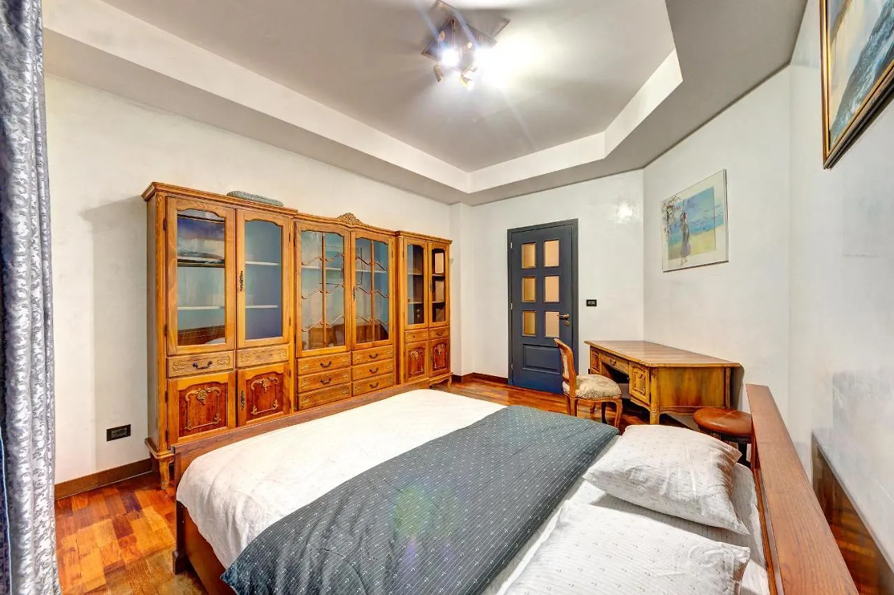 Apartments On Mykilsko-Botanichna St, 14 Kiev